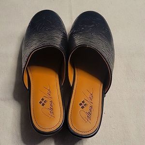 Patricia Nash Black floral print clogs